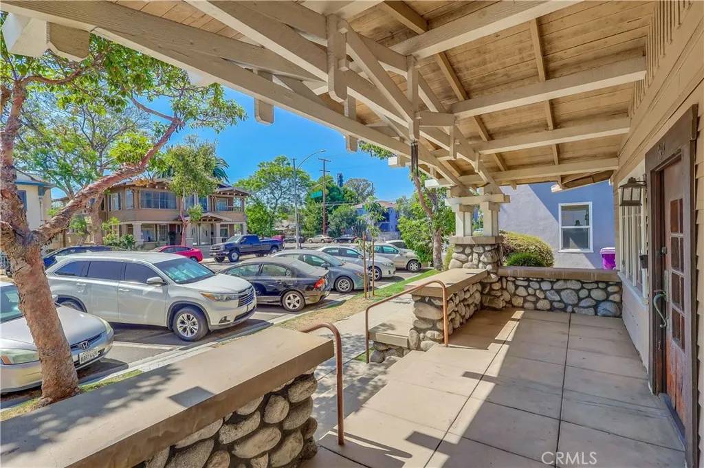 Long Beach, CA 90813,948 Cedar Avenue