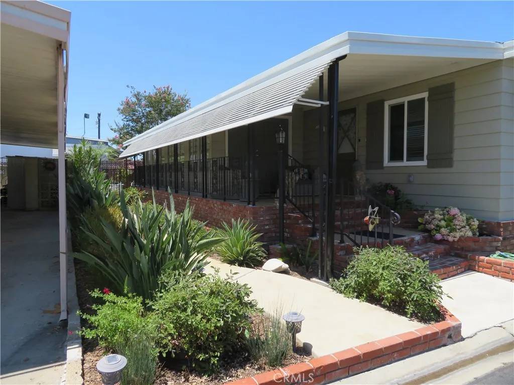 Yorba Linda, CA 92886,3761 Lake Glen #146