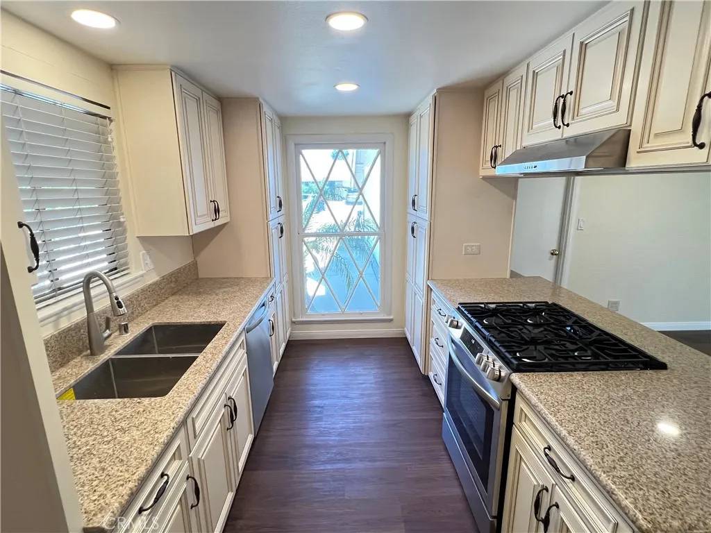Placentia, CA 92870,1737 Stanley Avenue