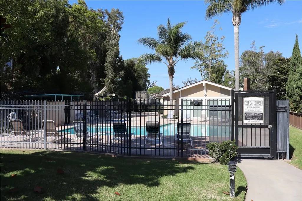 Huntington Beach, CA 92646,18507 Pueblo Circle