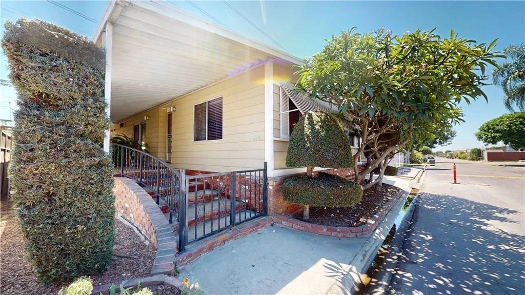 Long Beach, CA 90810,3595 Santa Fe Avenue #214