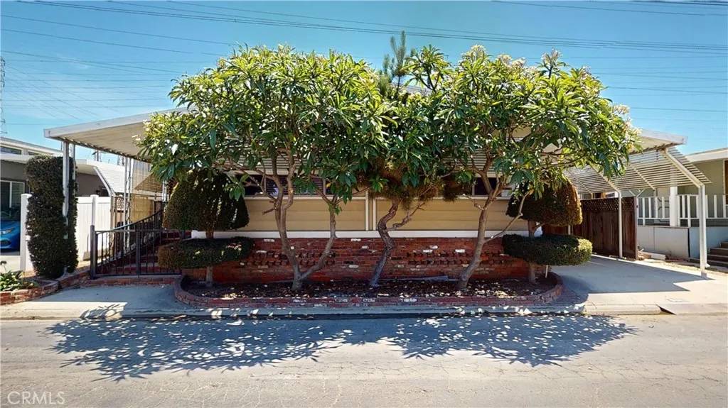 Long Beach, CA 90810,3595 Santa Fe Avenue #214