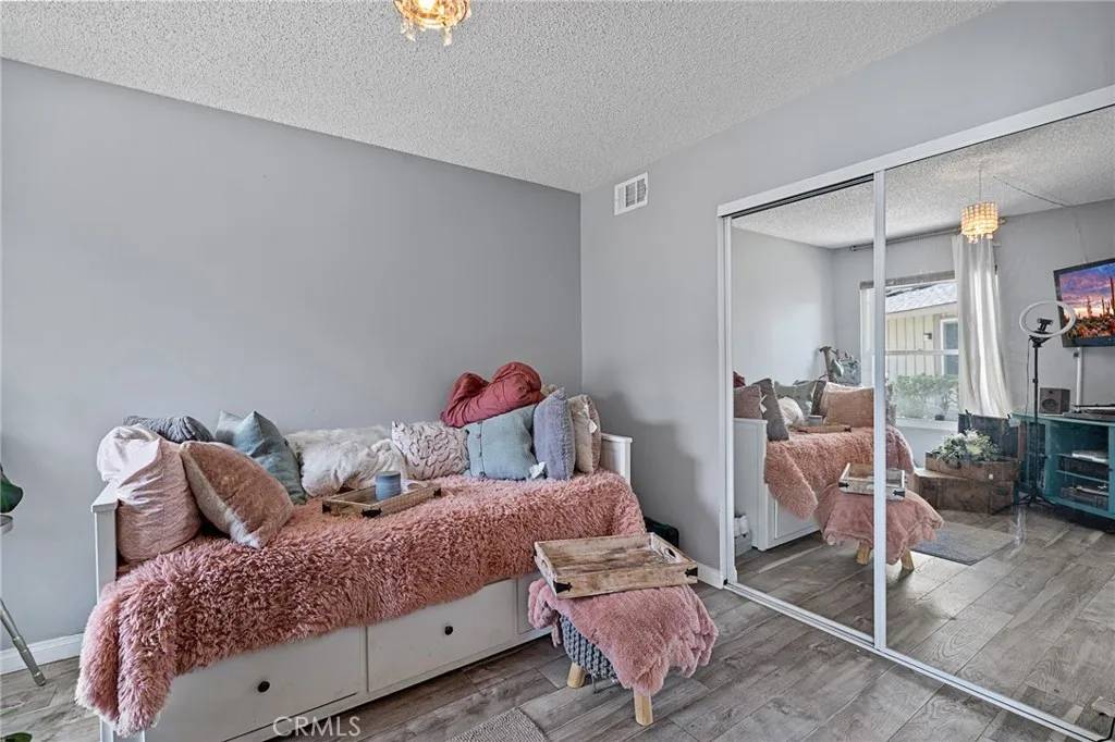 South Gate, CA 90280,5950 Imperial Highway #2