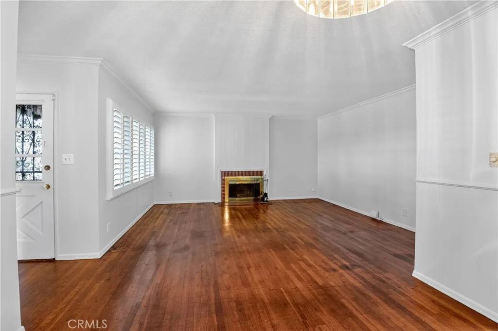 Hawthorne, CA 90250,2423 W 118th Street
