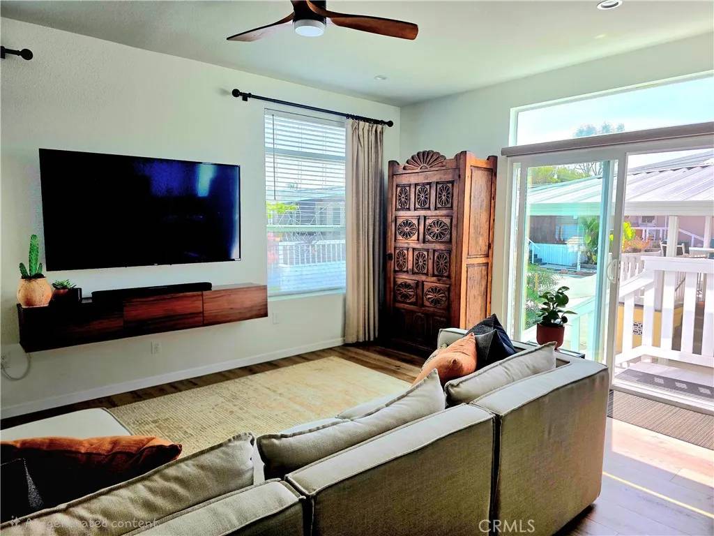 Long Beach, CA 90803,307 N Sandpiper #148