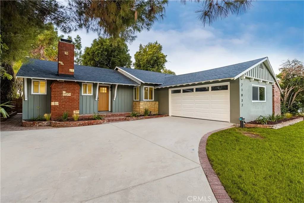 Canoga Park, CA 91304,21032 Baltar