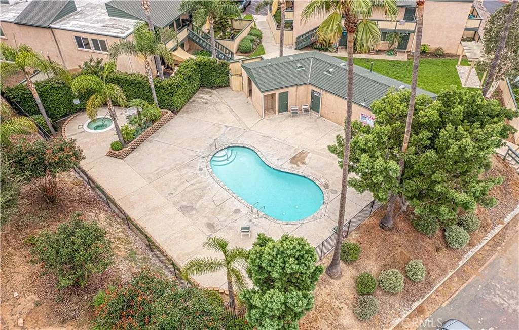 Fallbrook, CA 92028,868 E Alvarado #7