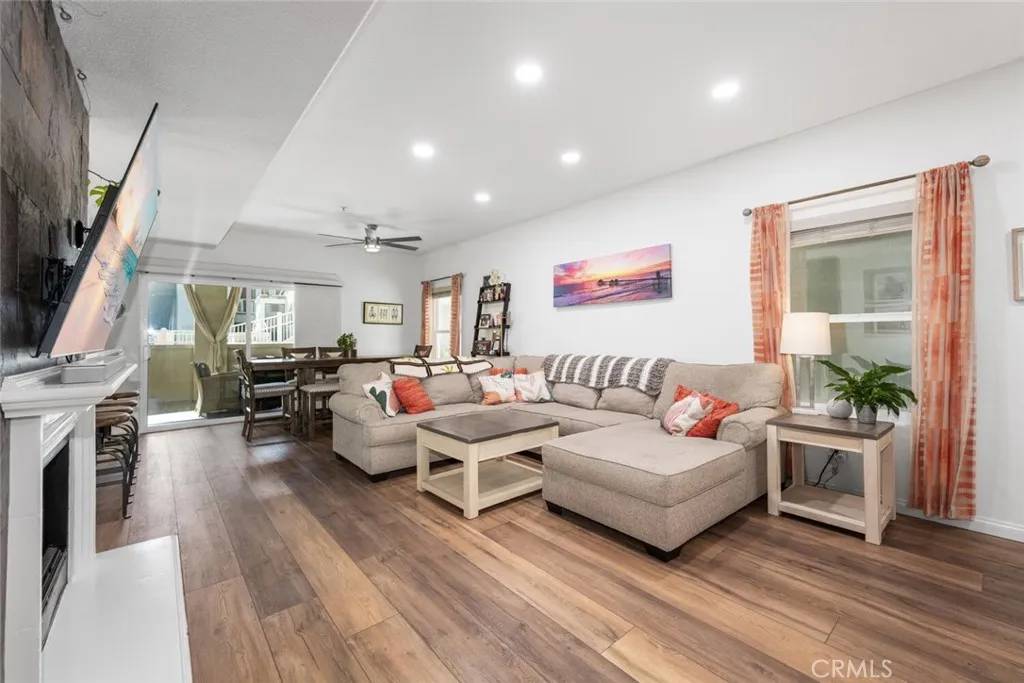 Huntington Beach, CA 92648,1516 Pacific Coast #101