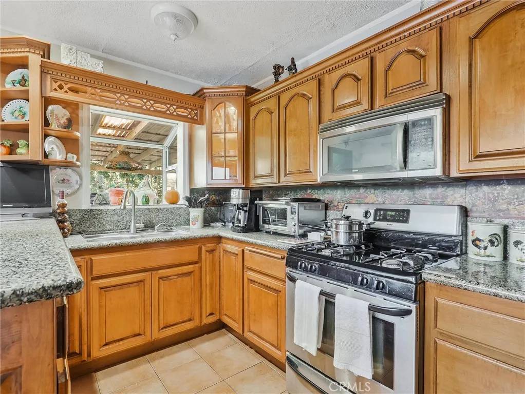 South Gate, CA 90280,5151 Wood Avenue