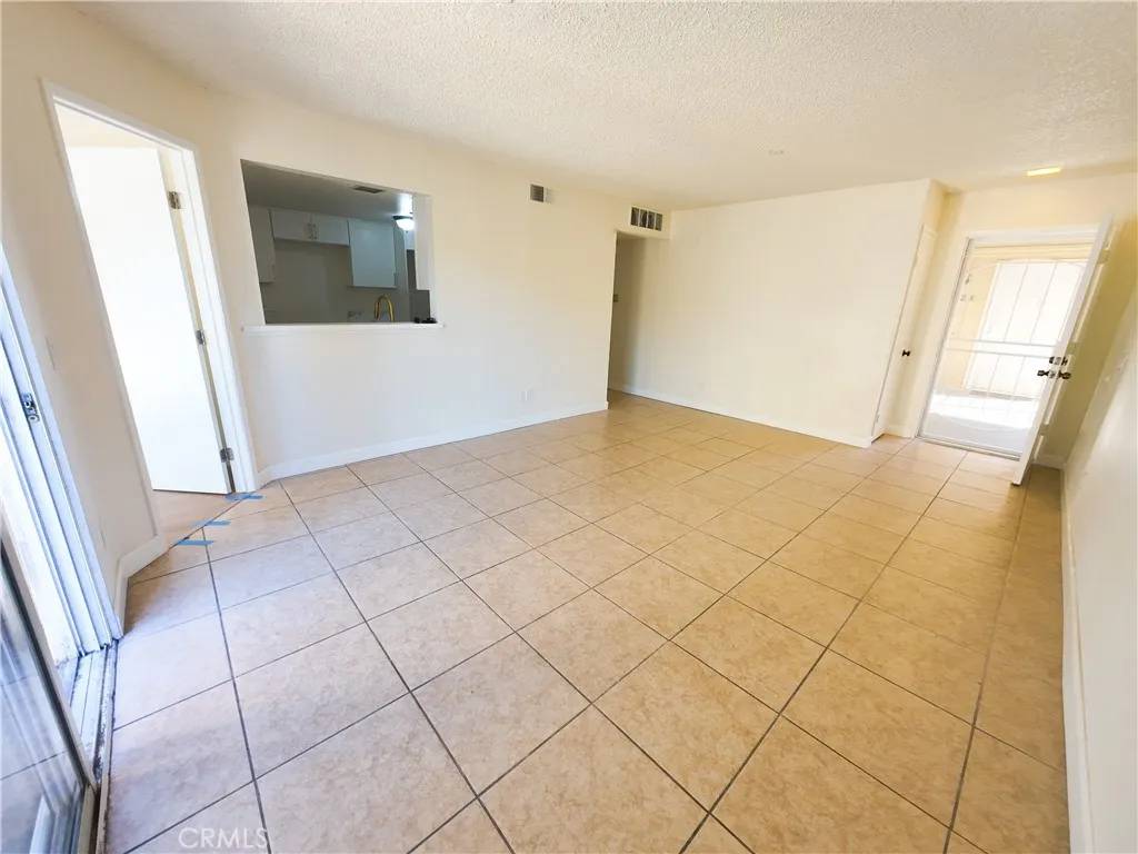 Santa Ana, CA 92701,302 E Chestnut Avenue