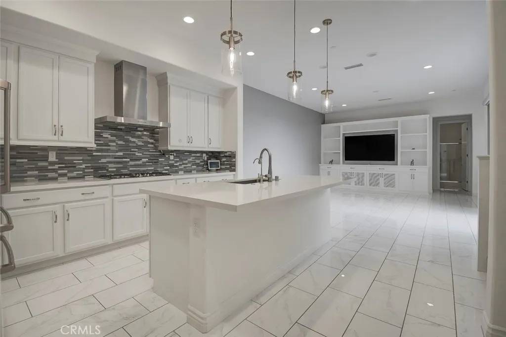 Irvine, CA 92618,148 Spectacle