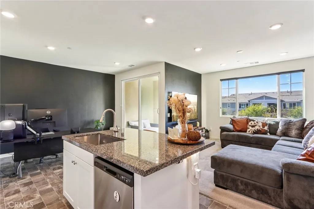 Fontana, CA 92336,16620 Wyndham Lane #9