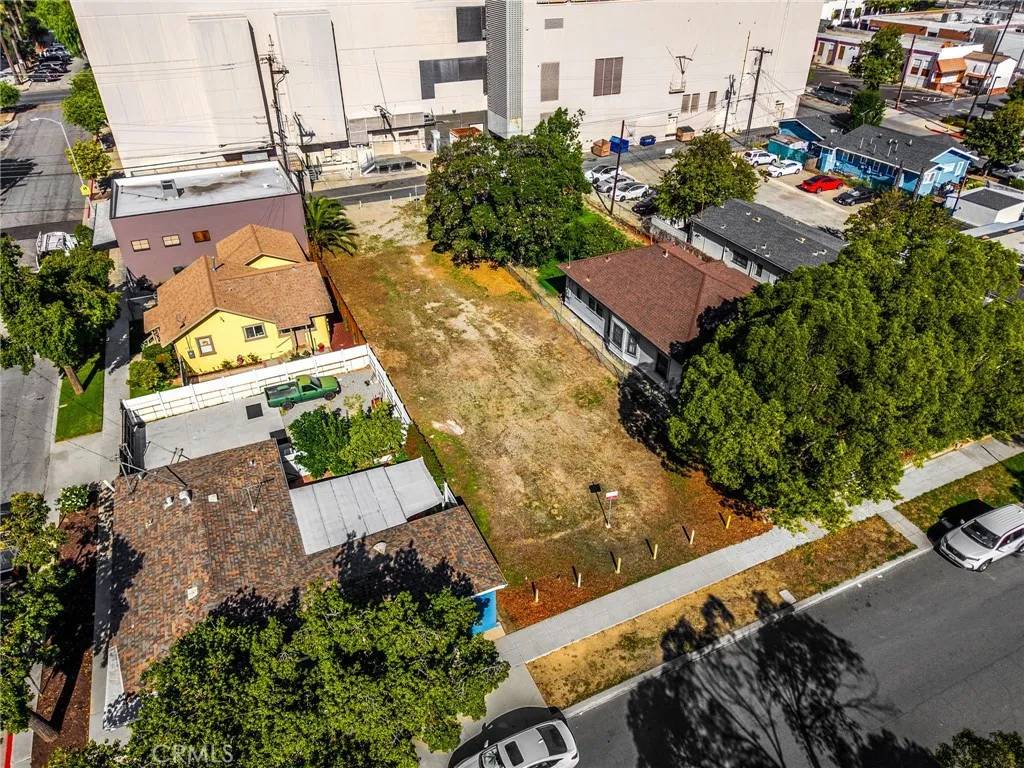 Ontario, CA 91762,220 W C