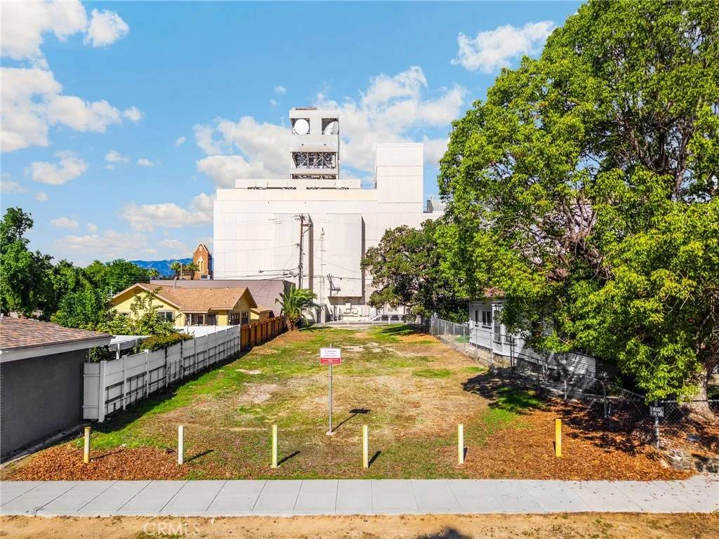 Ontario, CA 91762,220 W C