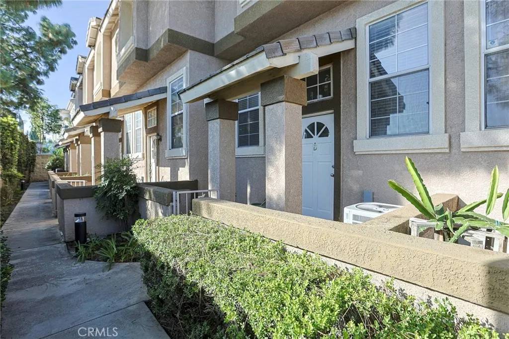 Placentia, CA 92870,339 S Van Buren Street #D