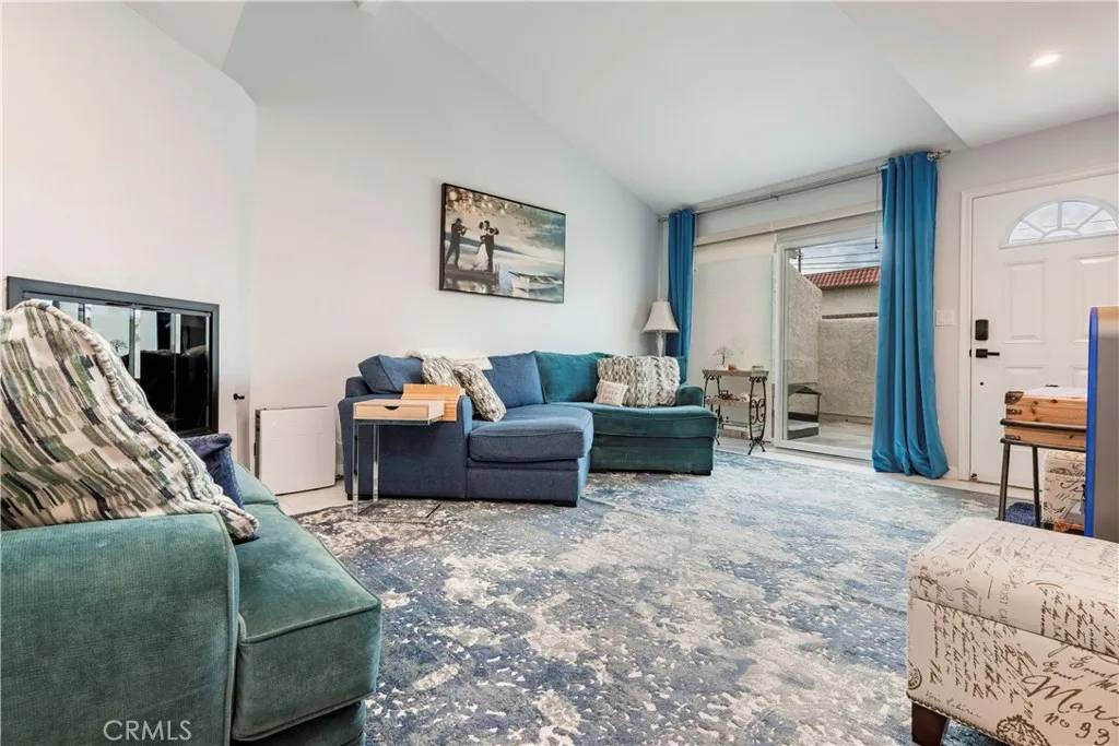 Lomita, CA 90717,25900 Oak Street #102