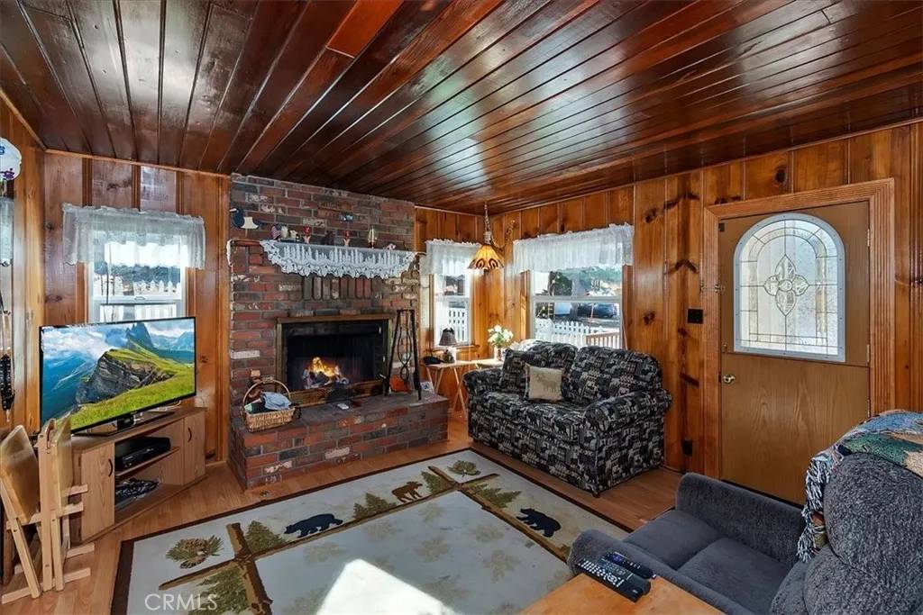 Big Bear Lake, CA 92315,40226 Guinan