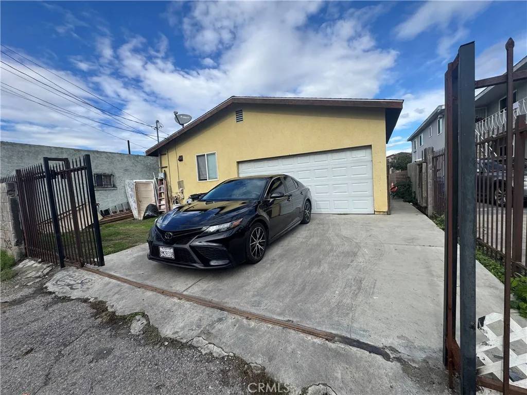 Los Angeles, CA 90003,148 W 61 Street