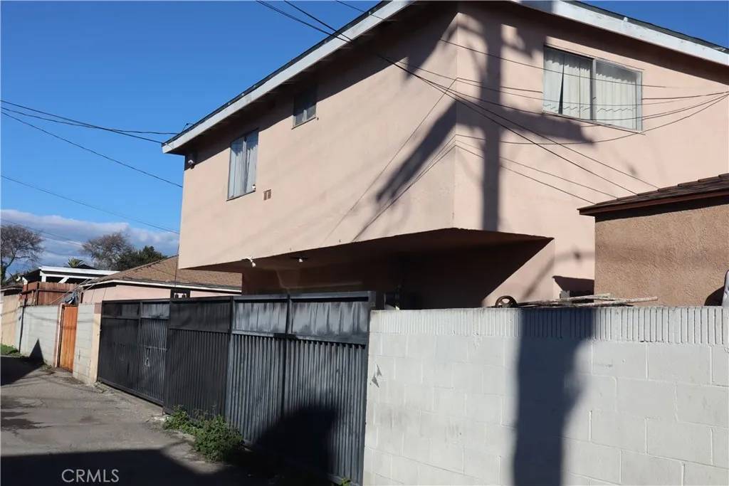 South Gate, CA 90280,10619 Stanford Avenue