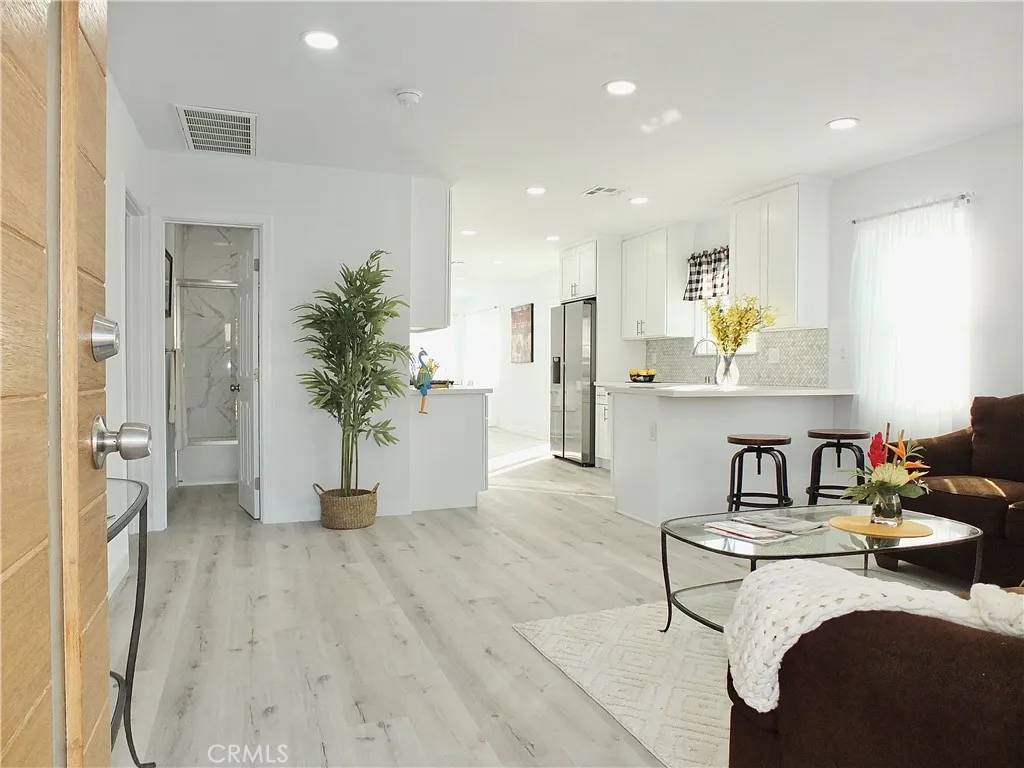 Paramount, CA 90723,6820 Motz Street