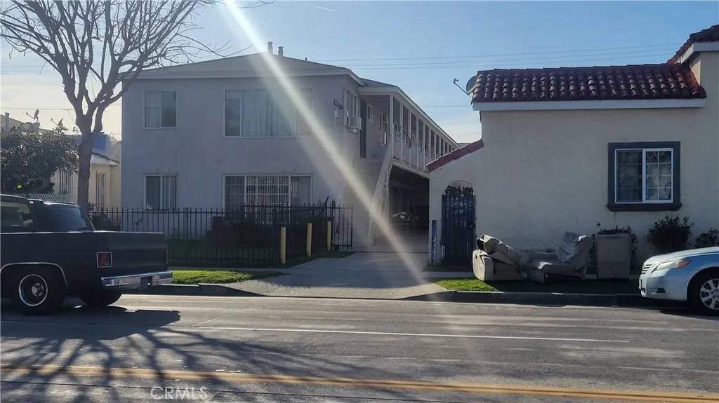 South Gate, CA 90280,8633 State Street