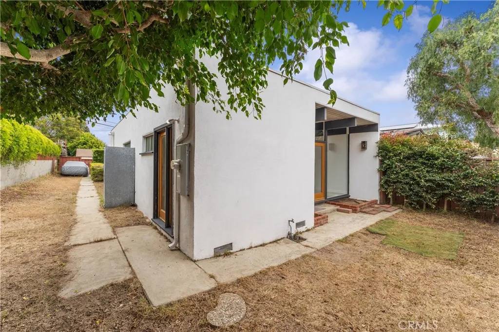 Manhattan Beach, CA 90266,588 33rd Street