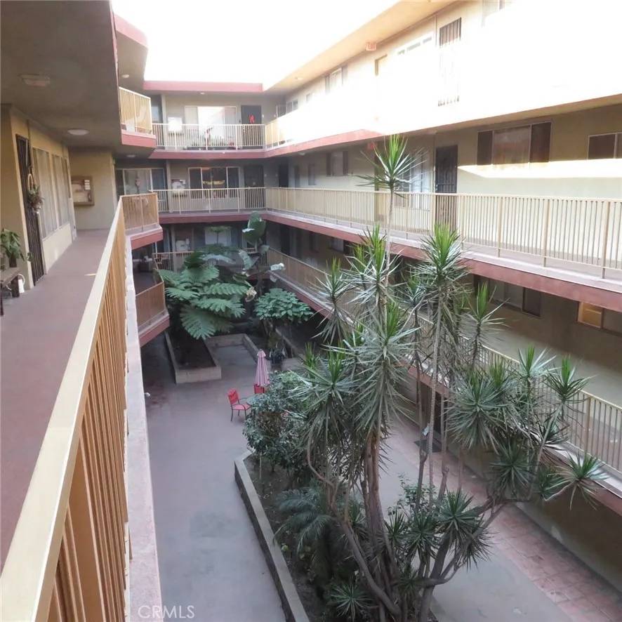 Long Beach, CA 90802,545 Chestnut Avenue #304