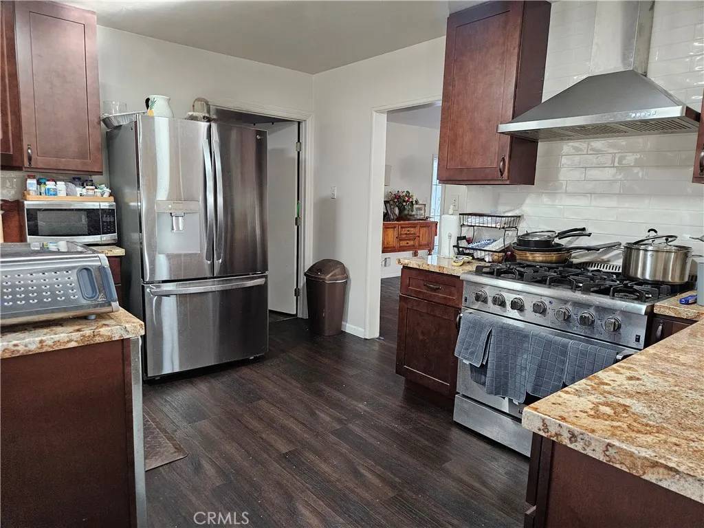 Hawthorne, CA 90250,11825 Menlo Avenue