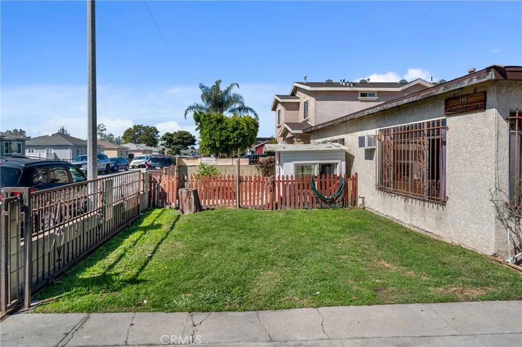 Compton, CA 90220,115 W Johnson