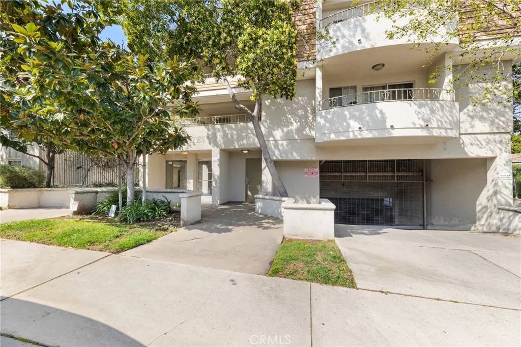 Long Beach, CA 90815,1401 N. Greenbrier Road ##207