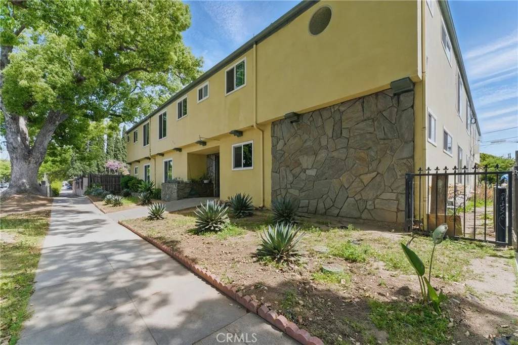 Santa Ana, CA 92701,611 S Orange Avenue #11