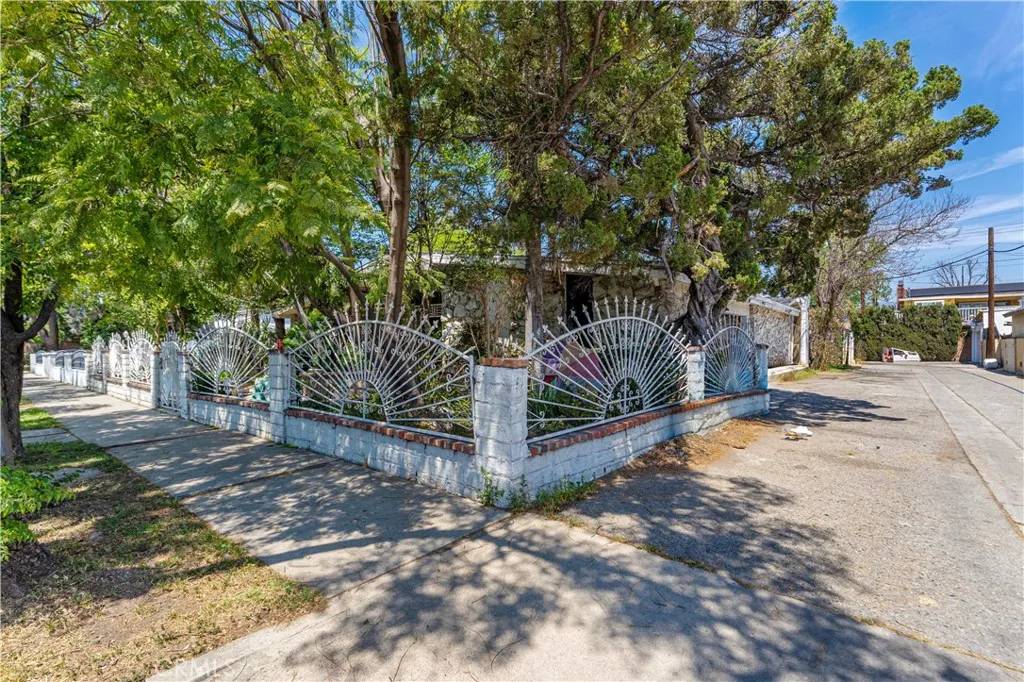 Mission Hills (san Fernando), CA 91345,15023 Devonshire Street