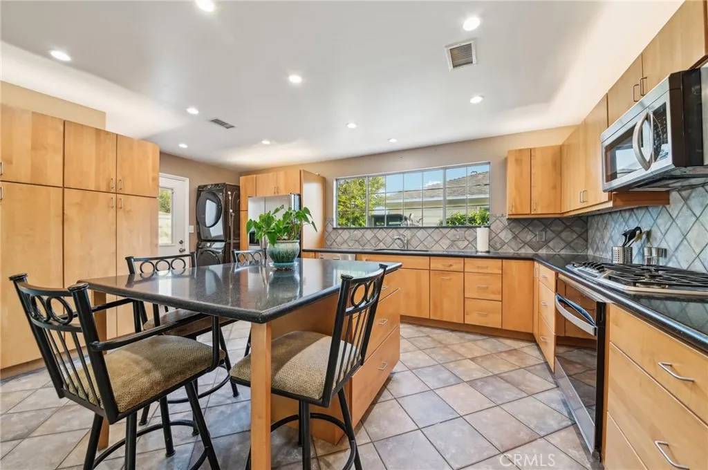 Long Beach, CA 90807,3924 Brayton