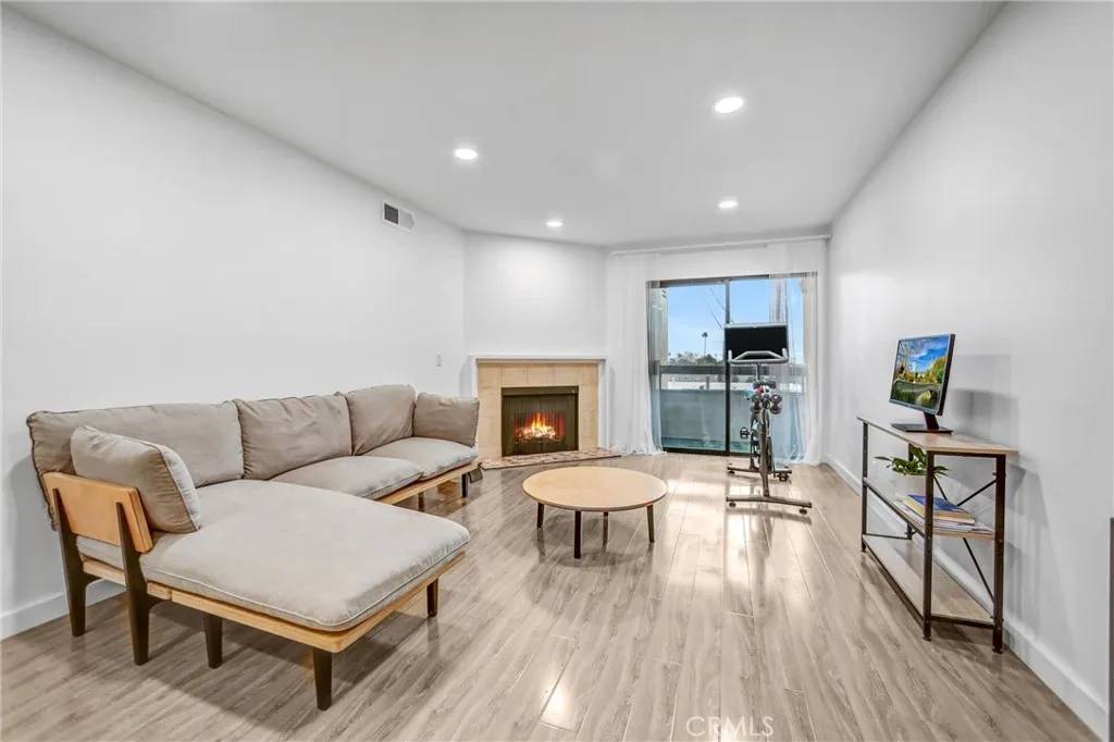 Glendale, CA 91204,460 Oak Street #316