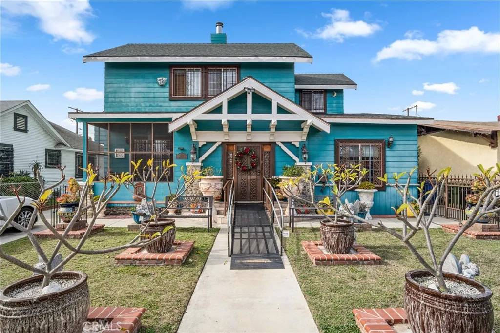 Los Angeles, CA 90062,4611 S Gramercy Pl
