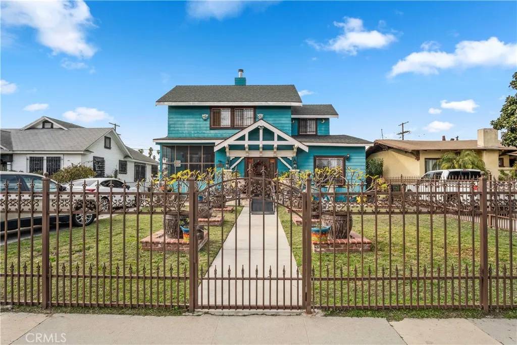 Los Angeles, CA 90062,4611 S Gramercy Pl
