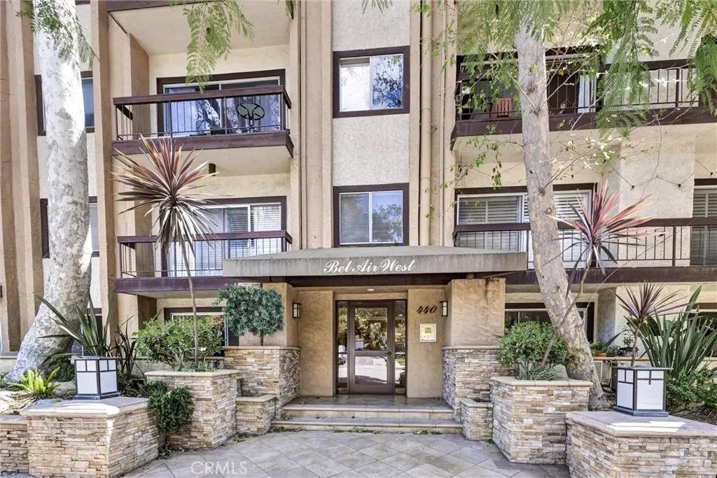 Los Angeles, CA 90024,440 Veteran Avenue #102
