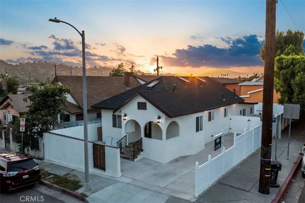 Los Angeles, CA 90065,2697 Merced Street