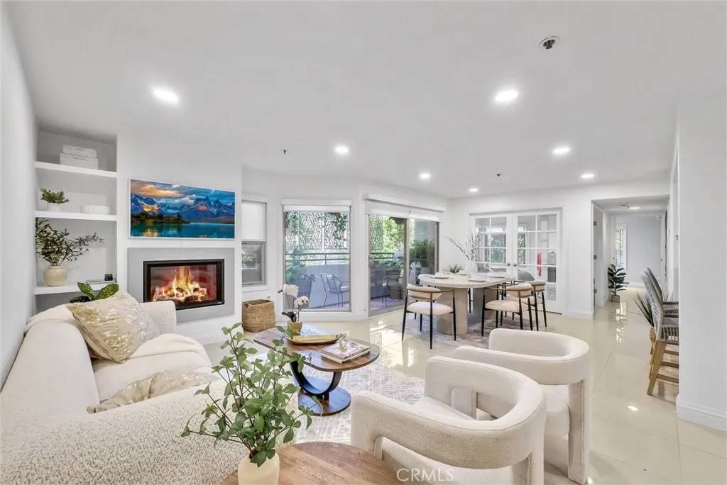 Newport Beach, CA 92663,260 Cagney Lane #105