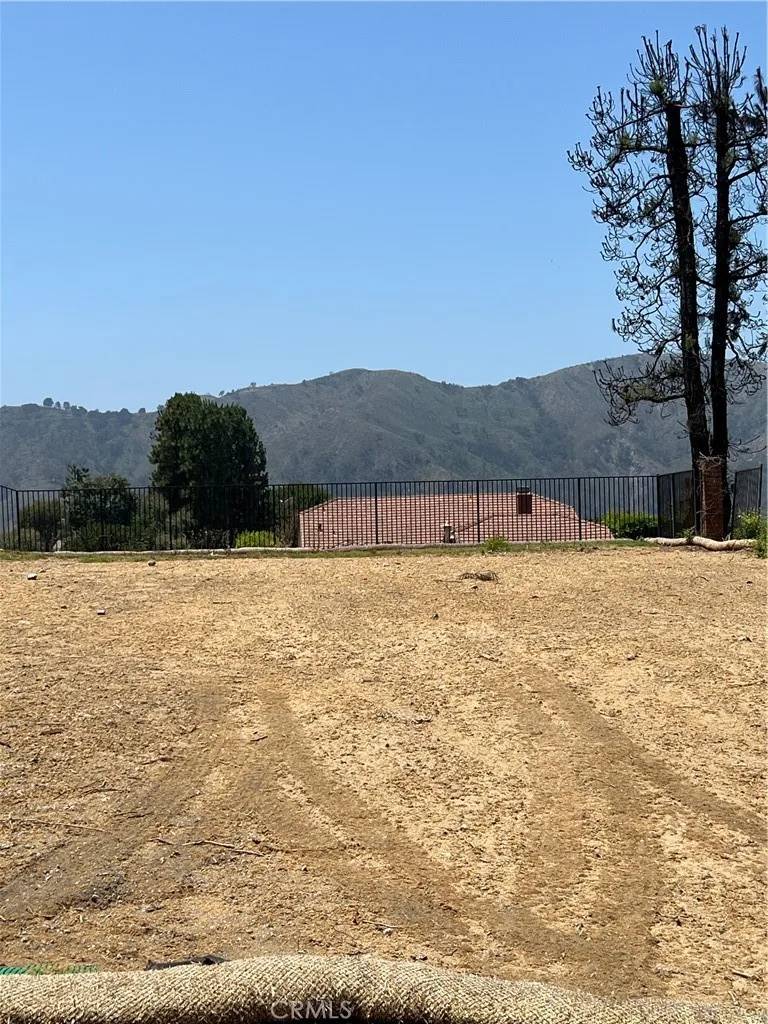 Pacific Palisades, CA 90272,1811 Michael