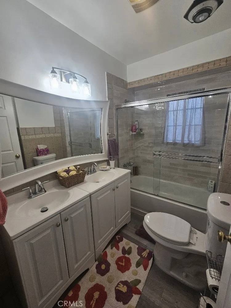 South Gate, CA 90280,8686 San Juan Avenue