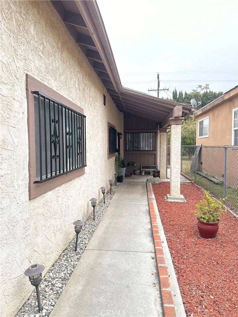 South Gate, CA 90280,9620 San Vincente Avenue
