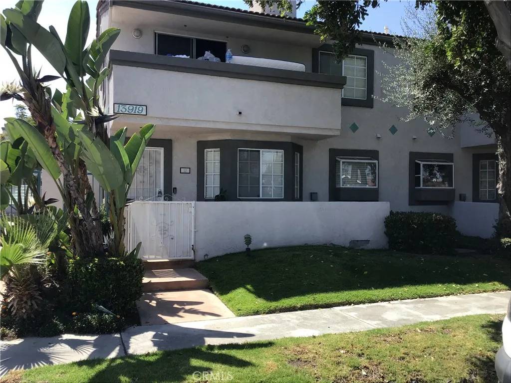 Paramount, CA 90723,13919 Arthur Avenue #22