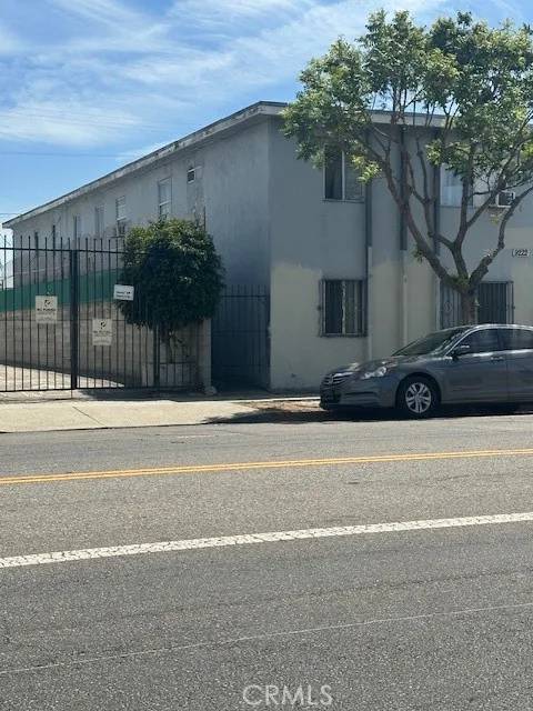 Los Angeles, CA 90003,9222 S San Pedro Street