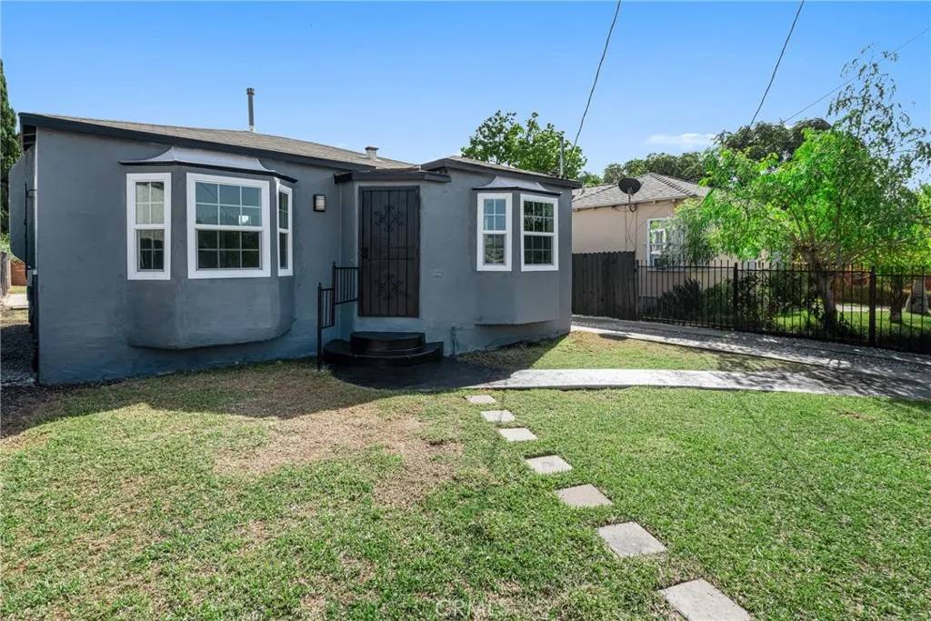 Los Angeles, CA 90059,11204 Alvaro