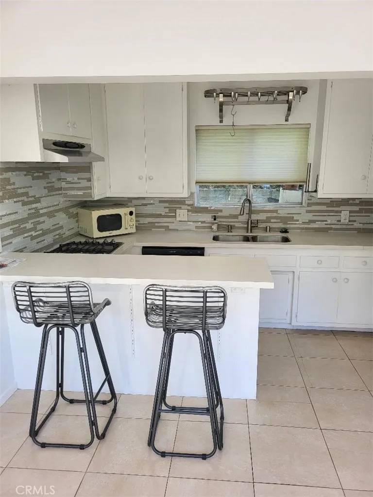 Los Angeles, CA 90068,6319 Bryn Mawr Drive