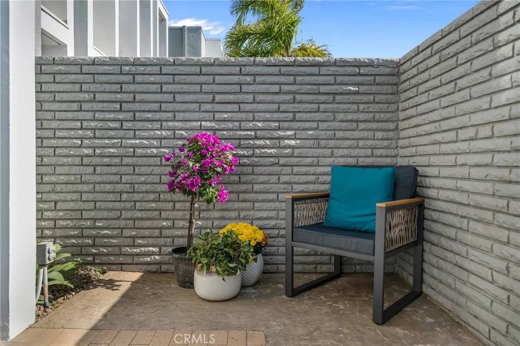 Huntington Beach, CA 92649,4001 Warner