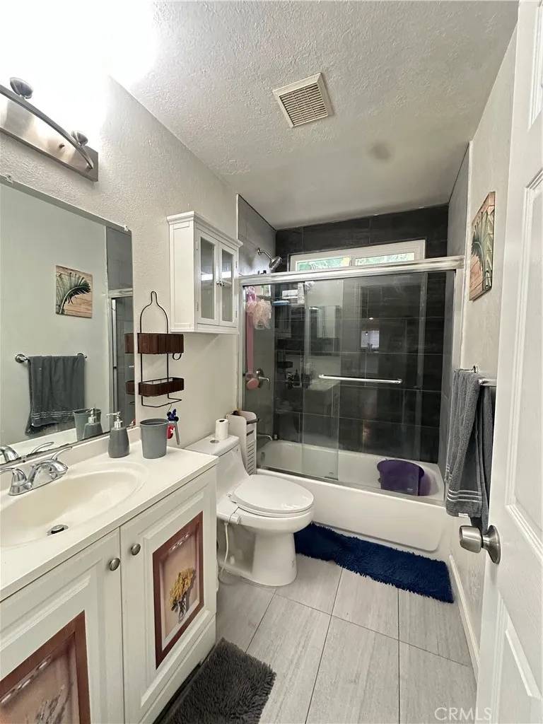 Placentia, CA 92870,2114 Traynor