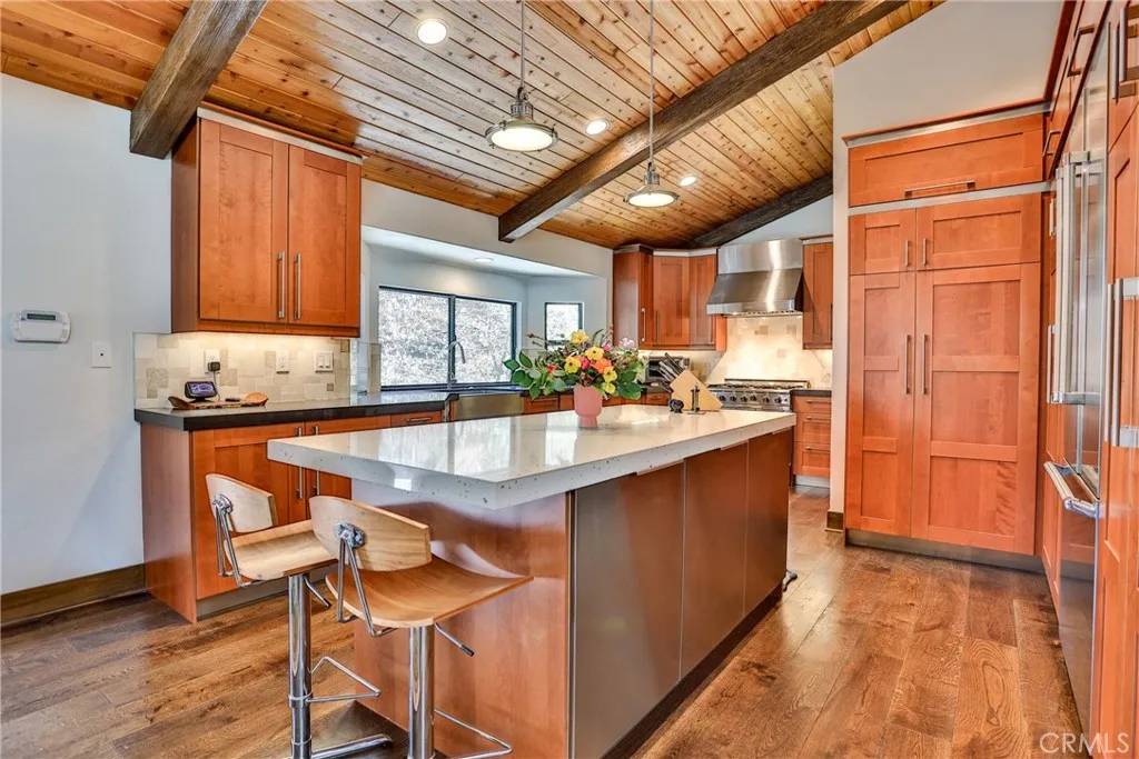 Lake Arrowhead, CA 92352,992 Teakwood Drive