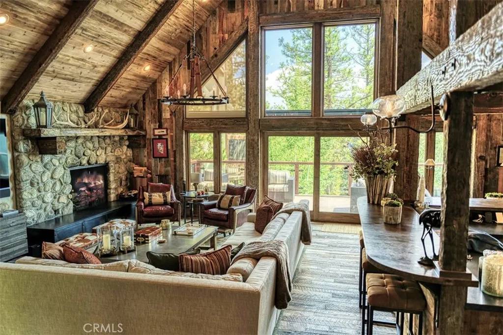 Lake Arrowhead, CA 92352,990 Le Mont Way